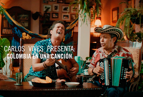 Carlos Vives y Egidio Cuadrado en La Guajira, durante el trabajo documental 'Colombia en una canción'