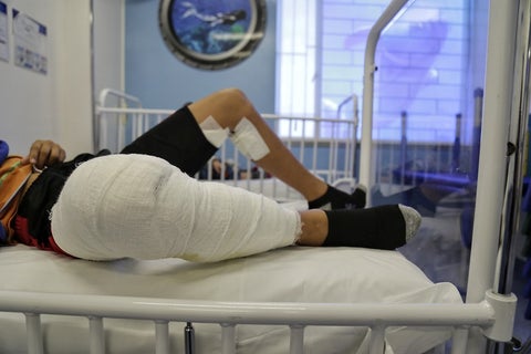 Persona es atendida tras quemarse con pólvora