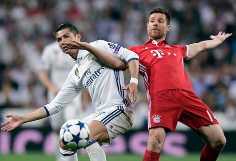 Cristiano ROnaldo y Xavi Alonso son acusados de evadir impuestos en España