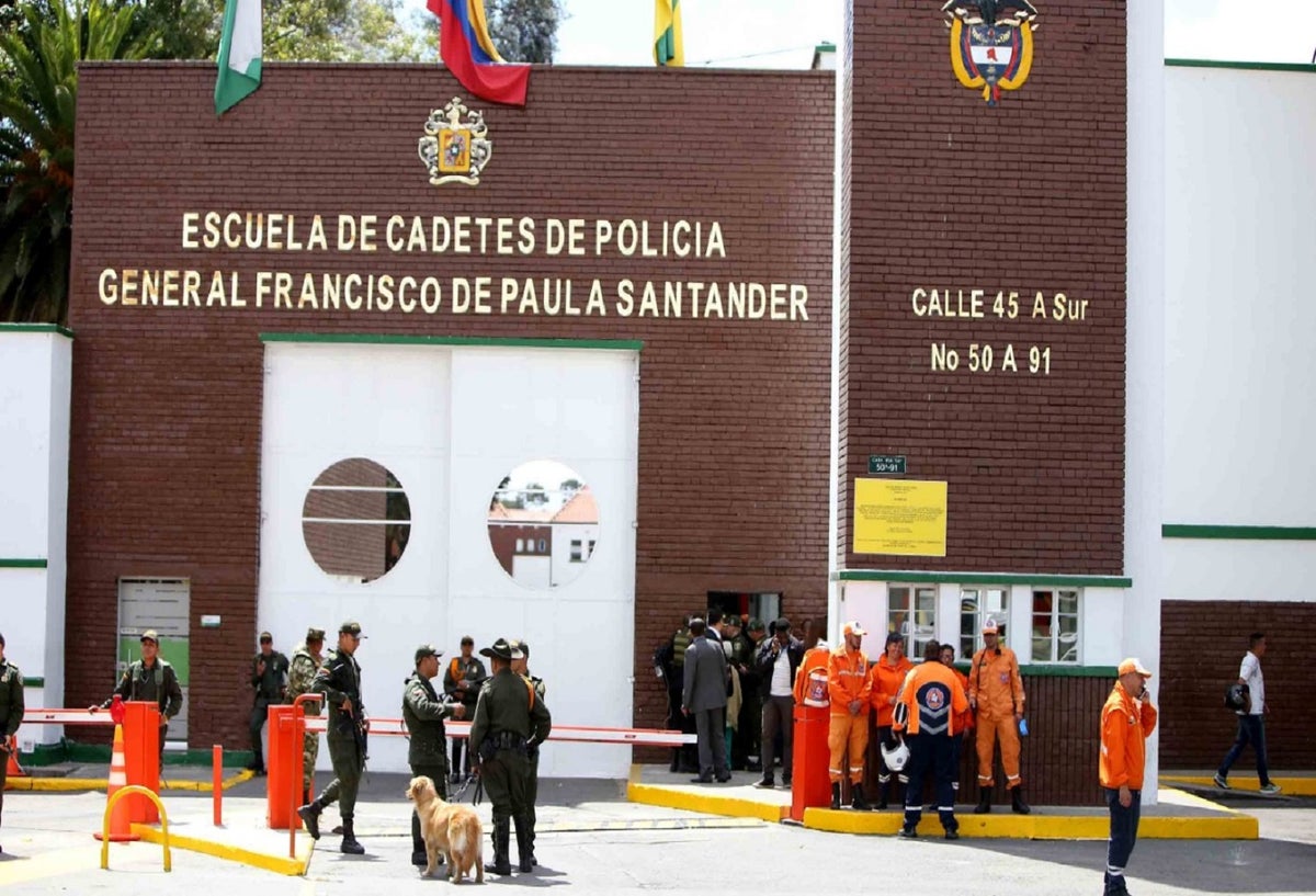 En la Escuela de Cadetes Francisco de Paula Santander se perpetró el ataque terrorista que ya deja más de 50 personas heridas.