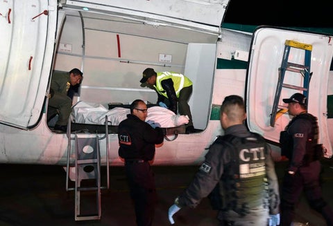Los restos de alias Guacho cuando fueron trasladados al aeropuerto militar de Catam, el 23 de diciembre de 2018