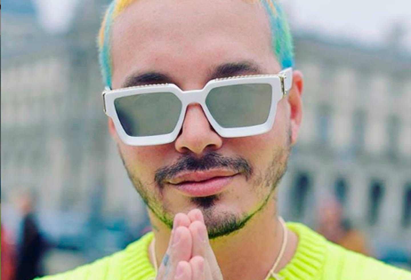 El cantante urbano se defendió de los fuertes comentarios de un usuario que le discutió por, supuestamente, no preocuparse por el país y si por Venezuela.