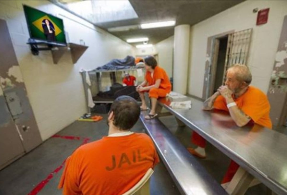 Esta es la imagen de la publicación de Lula en prisión supuestamente viendo la posesión de Bolsonaro.