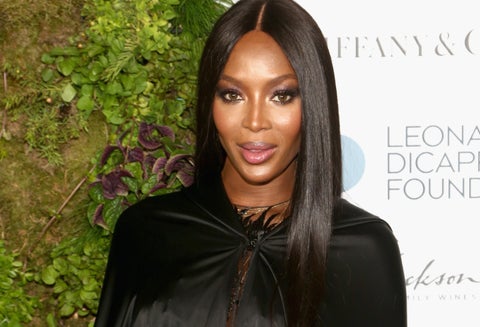 Naomi Campbell sorprende en desfile de Valentino