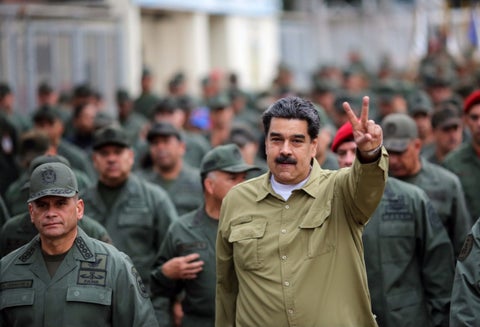 Nicolás Maduro y militares venezolanos