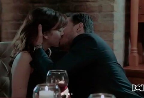 Los fans de la producción vieron una escena cargada de erotismo, pasión y amor entre los protagonistas.