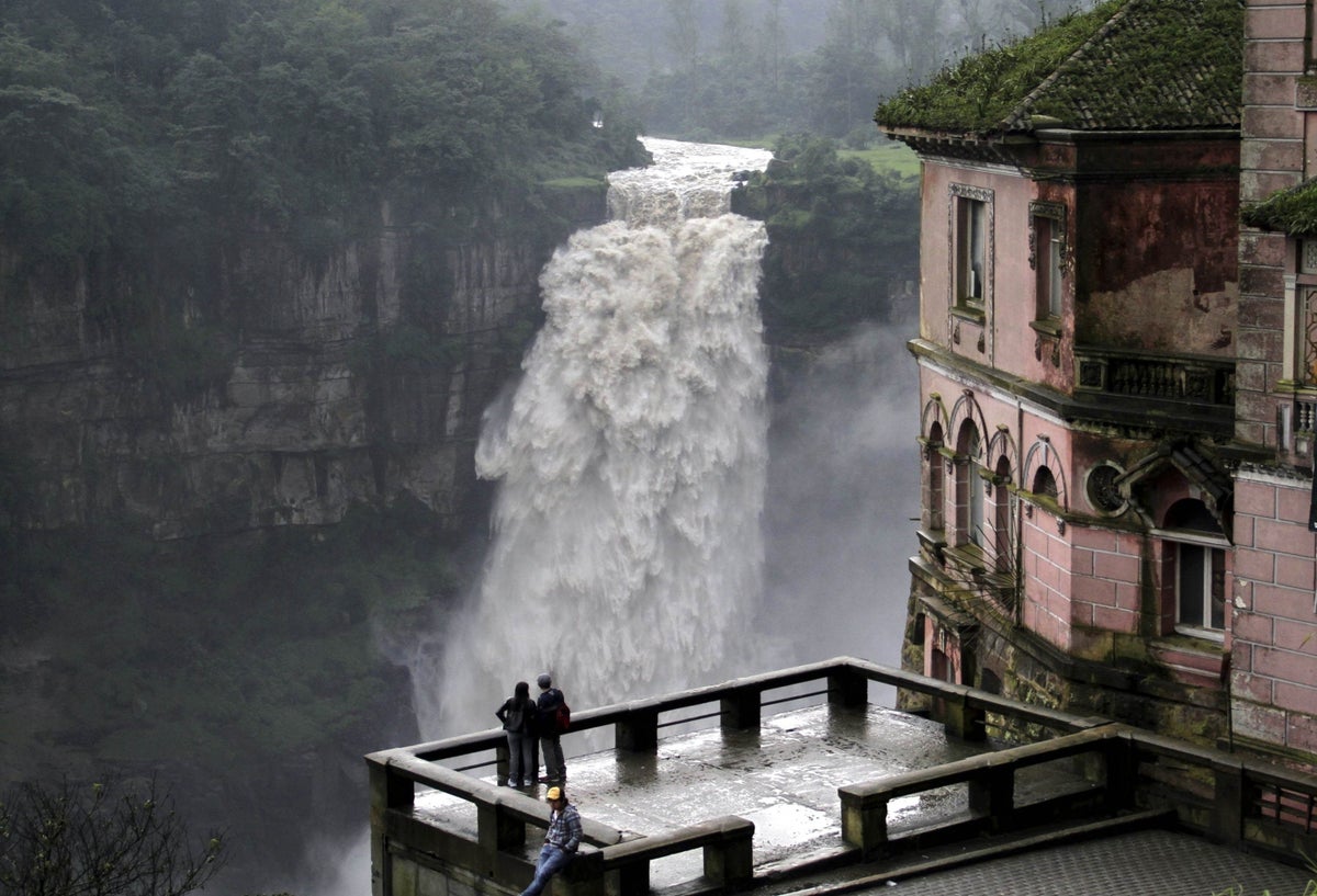 El uso del recurso hídrico de generación eléctrica ha dejado seca la cascada.