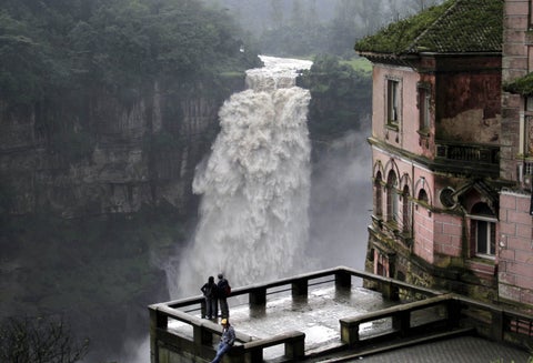 El uso del recurso hídrico de generación eléctrica ha dejado seca la cascada.