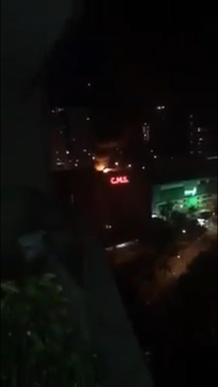 Globo ocasionó un incendio en el centro comercial El Tesoro de Medellín.
