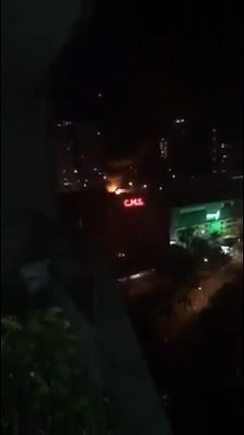 Globo ocasionó un incendio en el centro comercial El Tesoro de Medellín.