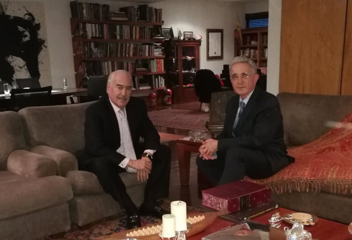 Uribe y Pastrana, de nuevo contra Santos