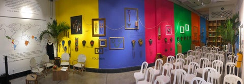 Esta exposición demuestra cómo las chaquiras ayudan a resaltar partes del cuerpo en las comunidades étnicas.