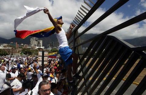 Venezolanos protestan en la frontera