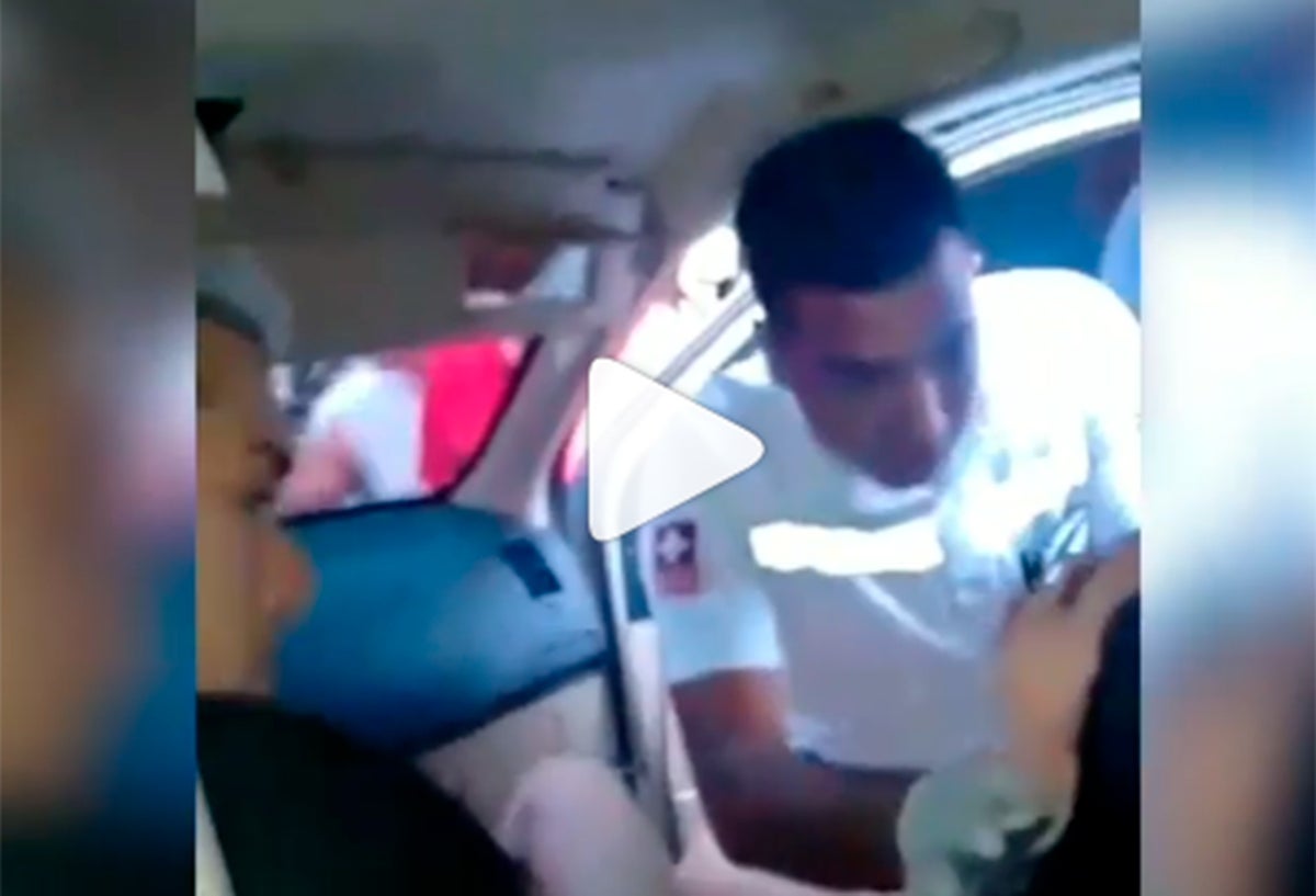 Ana del Castillo atendida por un equipo médico tras el siniestro en Valledupar