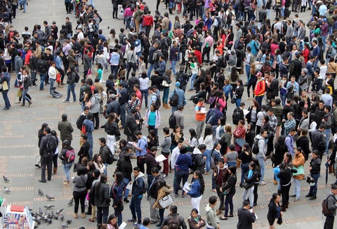 Colombianos en la Plaza de Bolívar, en Bogotá