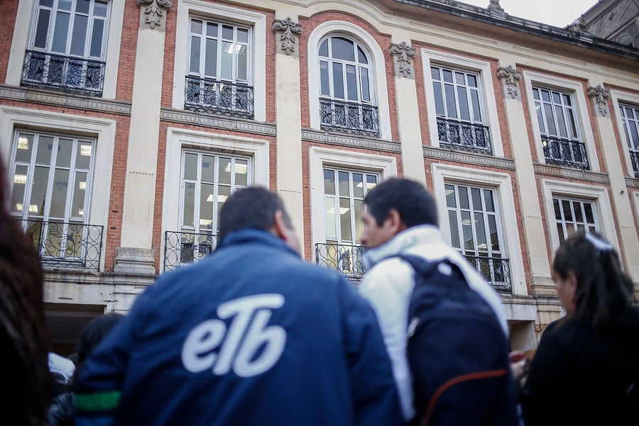 Un trabajador de ETB