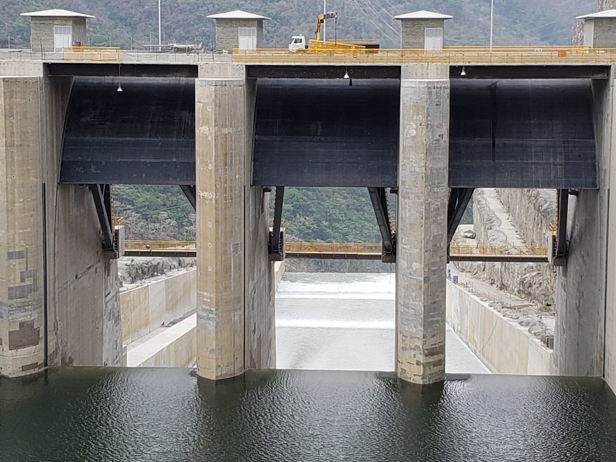 Compuertas del vertedero de Hidroituango