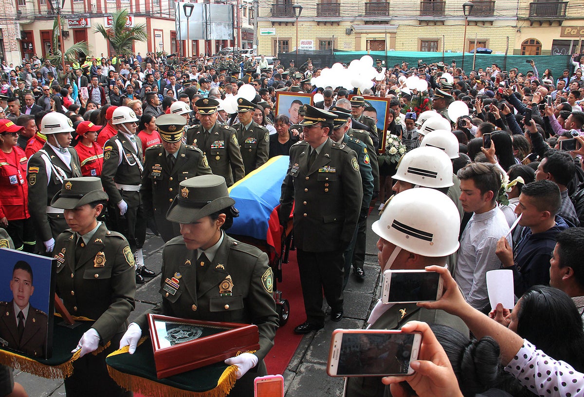 Una multitud dio el último adiós al cadete Cristian Fabián Gonzales Portilla, de 20 años de edad, víctima del atentado a la Escuela General Santander, en Bogotá, el 26 de enero de 2019 en Pasto