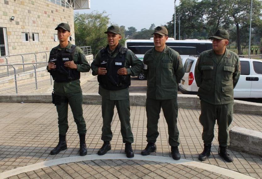 Guardias desertores