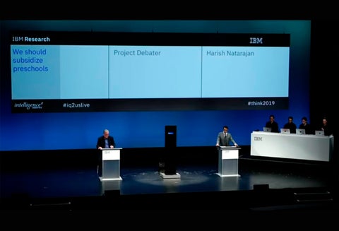 Harish Natarajan debatiendo con el Project Debater de IBM