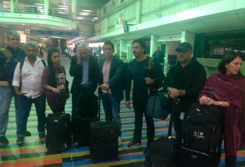 Jorge Ramos y el equipo de Univision saliendo de Venezuela a Miami tras ser deportados por el régimen de Nicolás Maduro