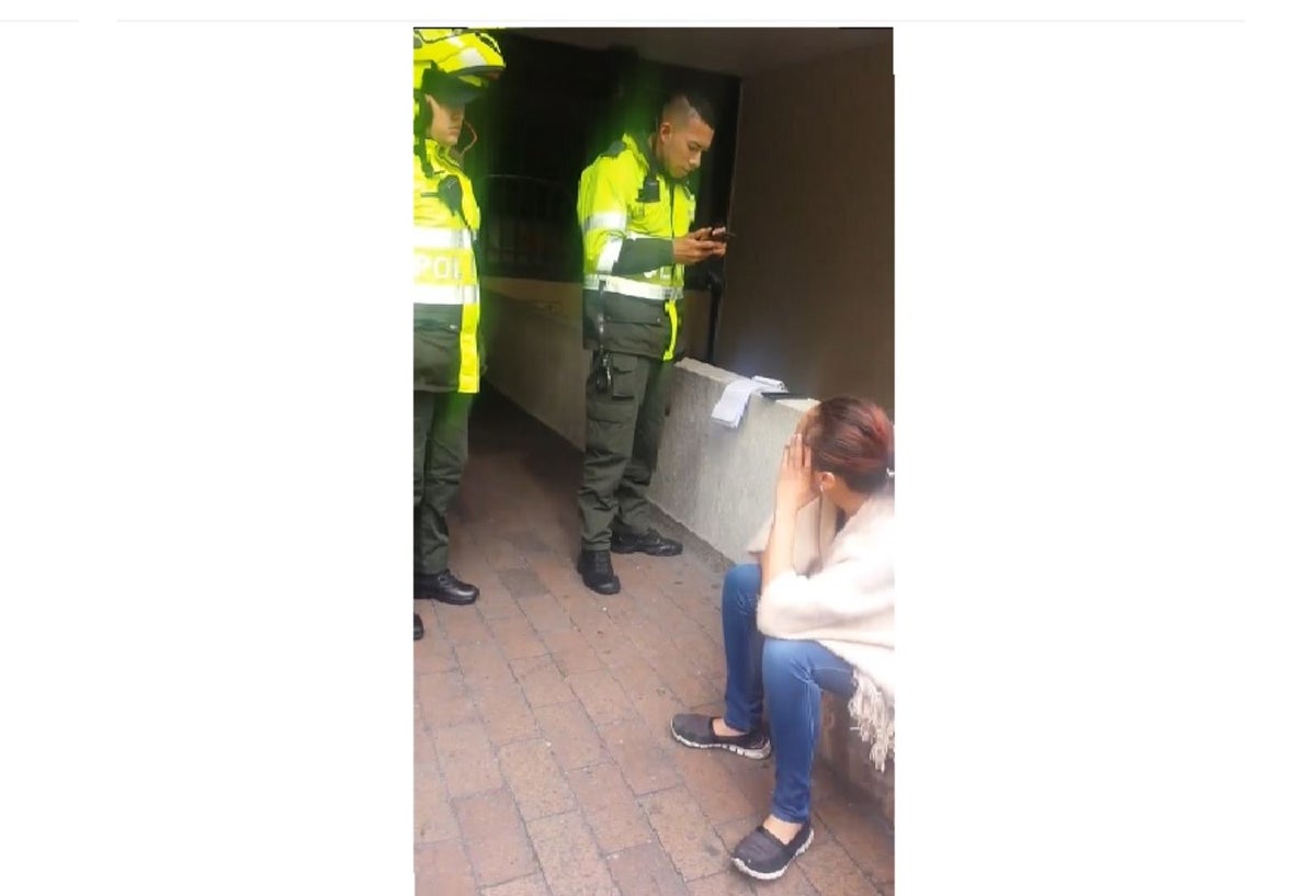 Le impusieron una multa por preguntar por el costo de una empanada en la calle.