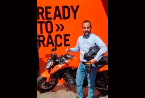 Nelson Artunduaga y la foto que se alcanzó a tomar con su moto