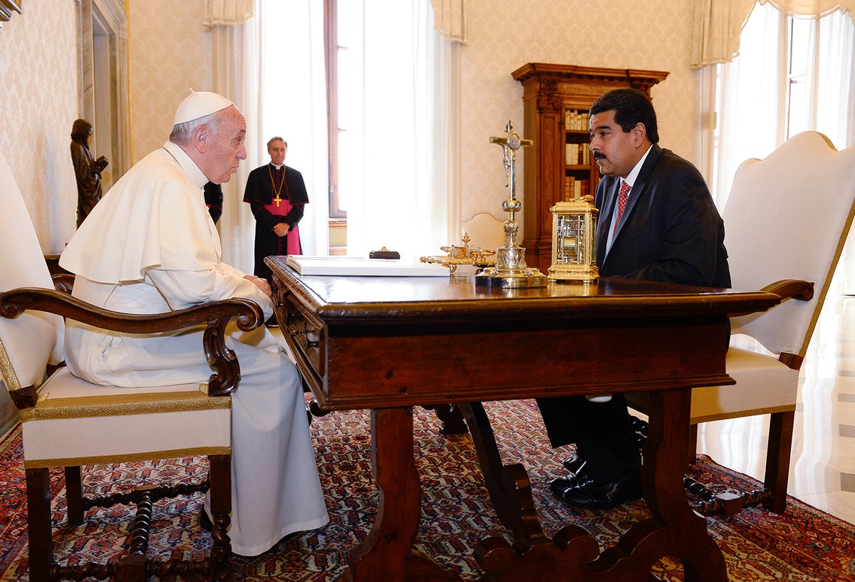 El papa Francisco y Nicolás Maduro el 13 de junio de 2013 en el Vaticano