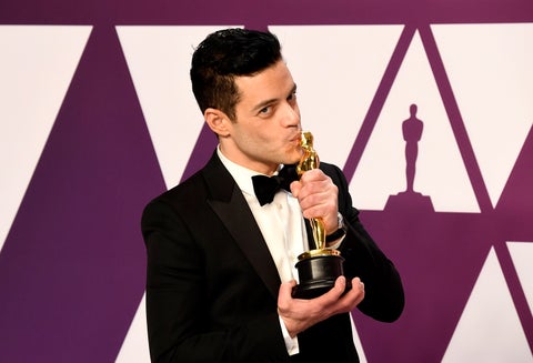 Rami Malek con su galardón de los Premios Óscar