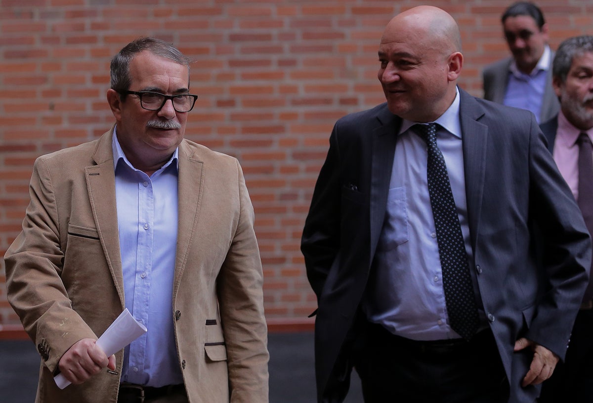 Rodrigo Londoño y Carlos Lozada, integrantes del partido Farc