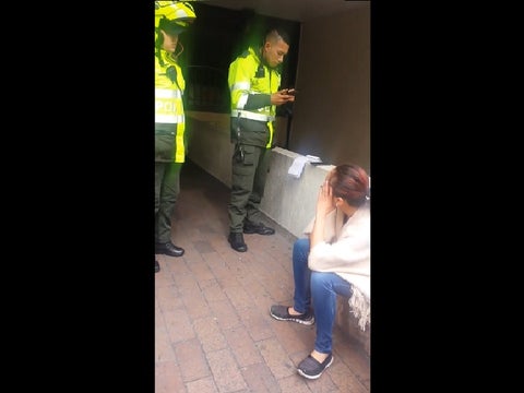 Le impusieron una multa por preguntar por el costo de una empanada en la calle