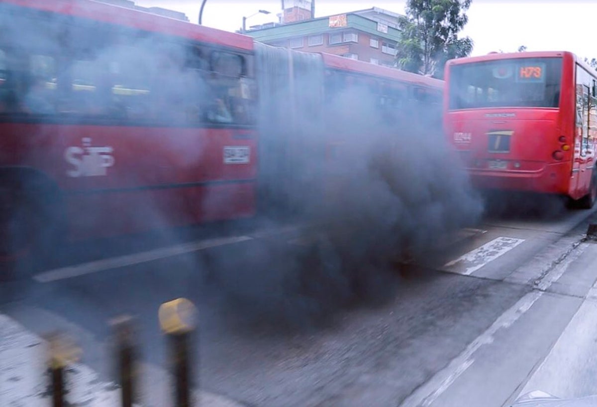 Transmilenio circulando por la Avenida Caracas, en Bogotá