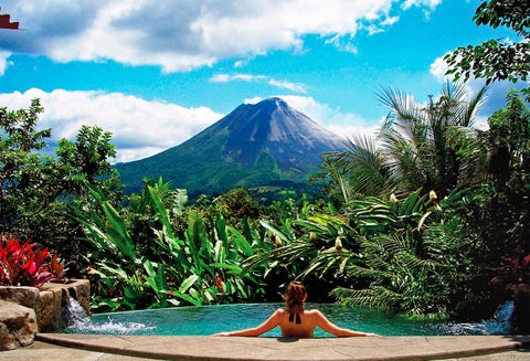 Una mujer disfrutando de sus vacaciones