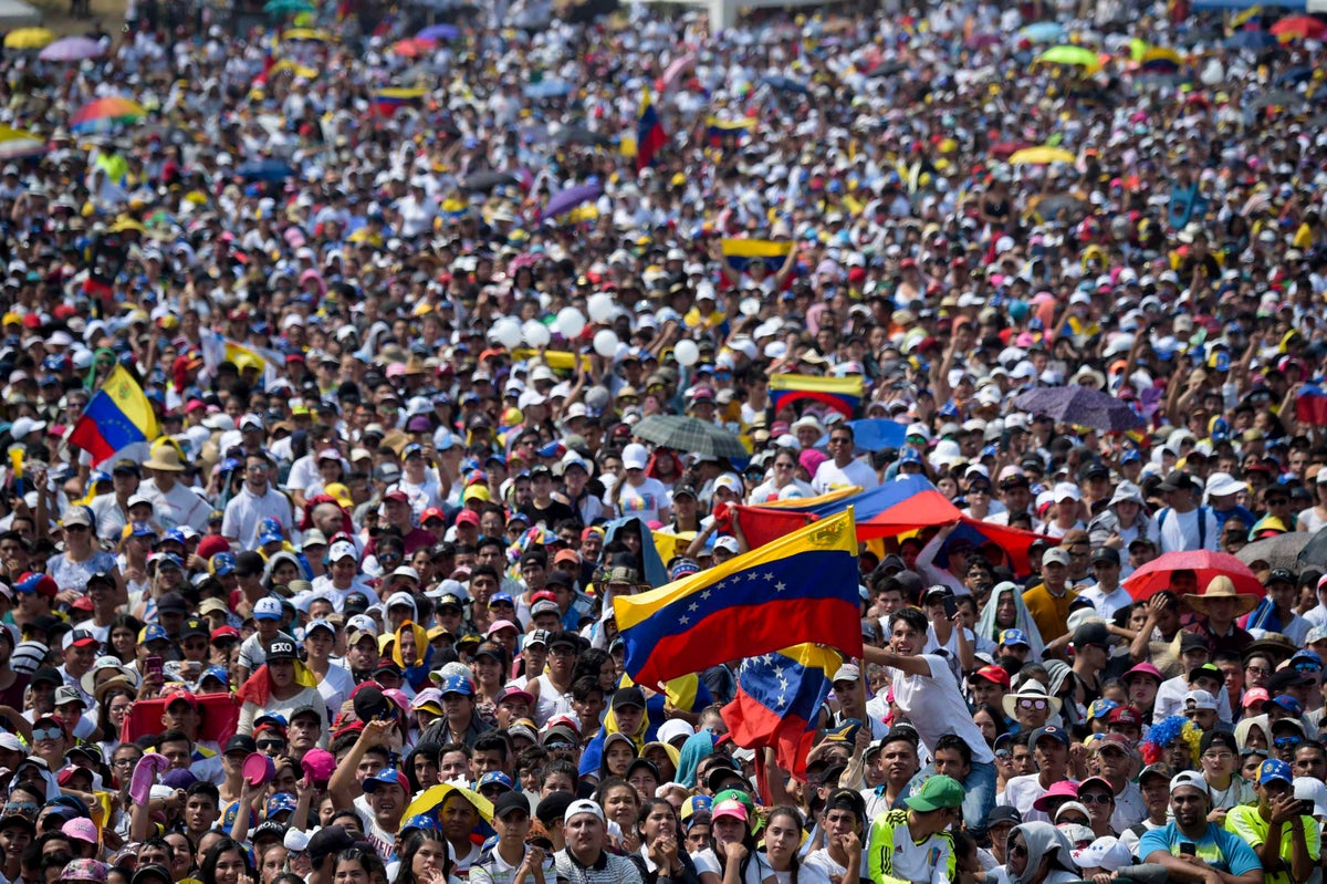 Masiva asistencia al concierto Venezuela Aid Live