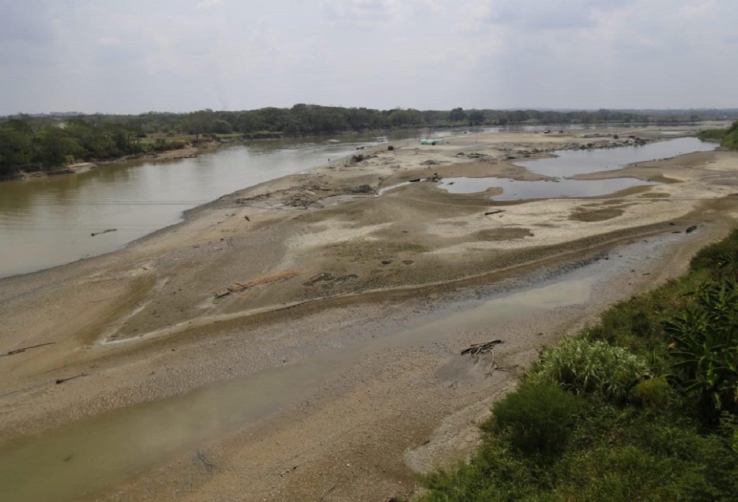 Cause del río Cauca tras el cierre de la segunda compuerta de Hidroituango