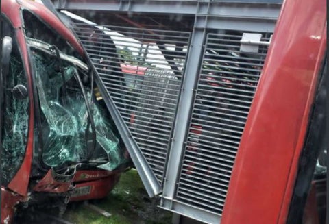 Accidente de buses de Transmilenio en la estación Pepe Sierra.
