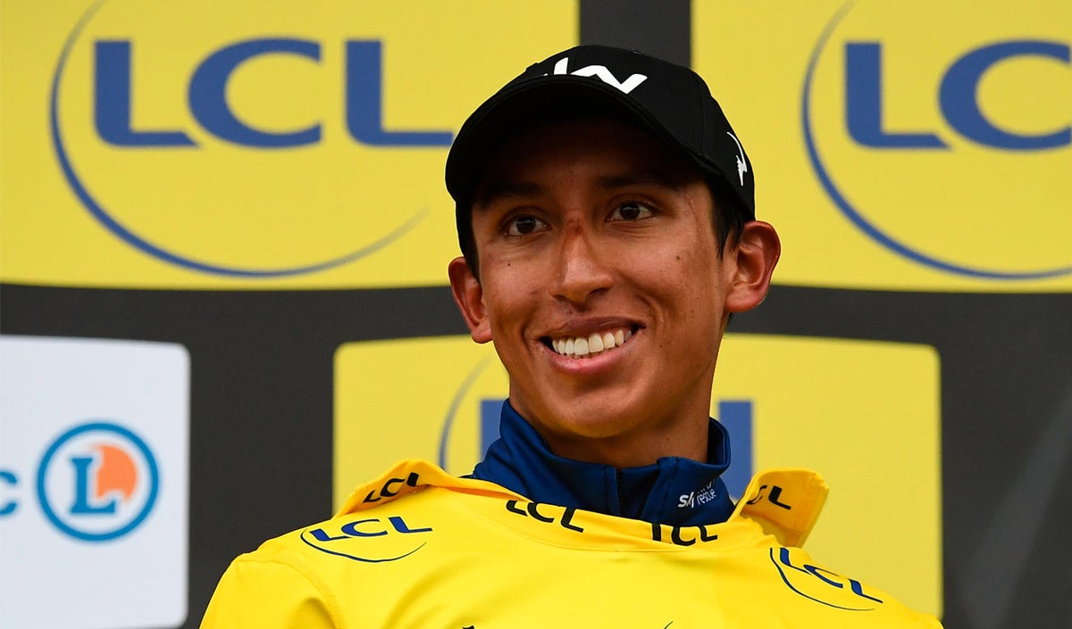 Egan Bernal en el podio como campeón de la París-Niza
