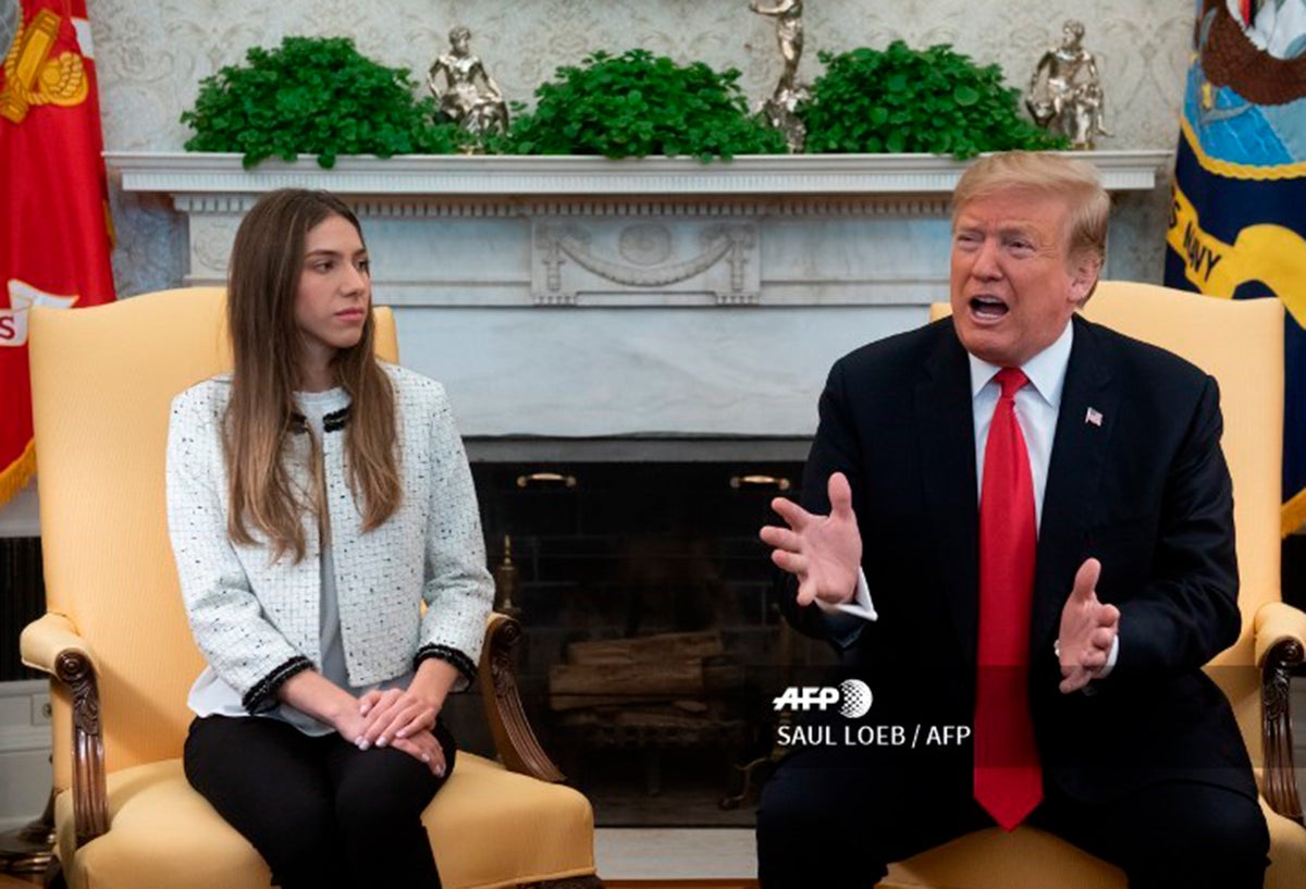Fabiana Rosales, esposa de Juan Guaidó, junto a Donald Trump, presidente de Estados Unidos, en la Casa Blanca (Washington)