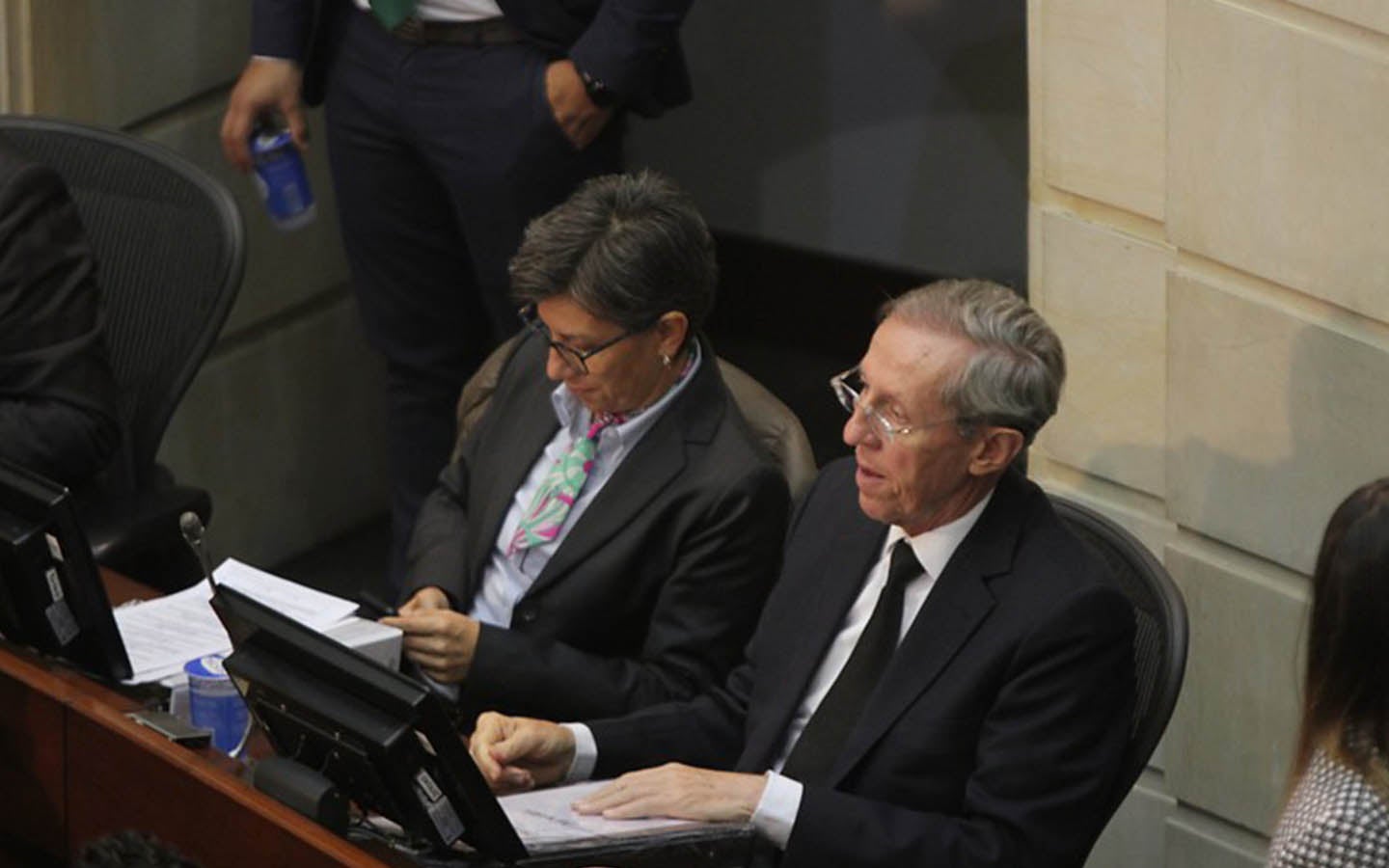 Claudia López y Antonio Navarro