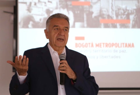 El exalcalde dijo que promoverá la ‘Actitud Bogotana' para convocar a la ciudadanía y enfrentar los nuevos retos, especialmente los que tienen que ver con paz, libertades y derechos sociales, políticos y económicos.