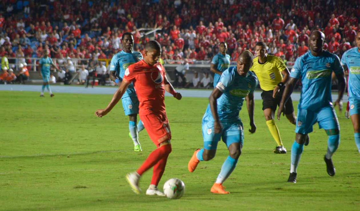 Luis Francisco Sánchez marcando un gol con América