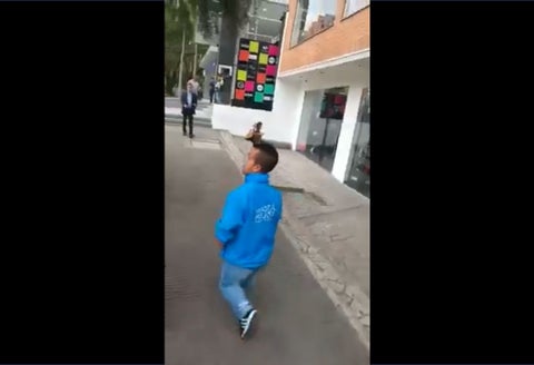 Motociclista insulta a guardián del espacio público