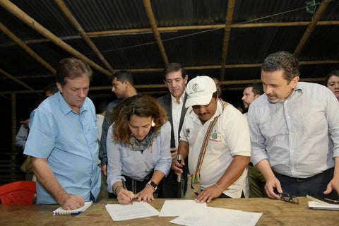 Comisión del Gobierno e indígenas del Cauca