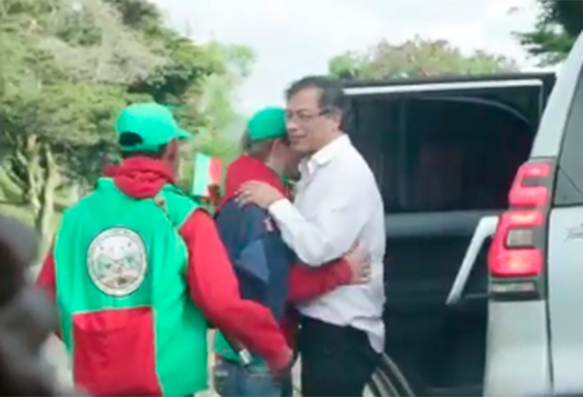 El senador Gustavo Petro en Cauca con las comunidades indígenas