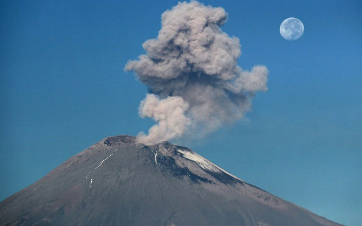 Volcán Popocatépetl registra fuerte explosión en México La FM Volcán Popocatépetl registra fuerte explosión en México La FM