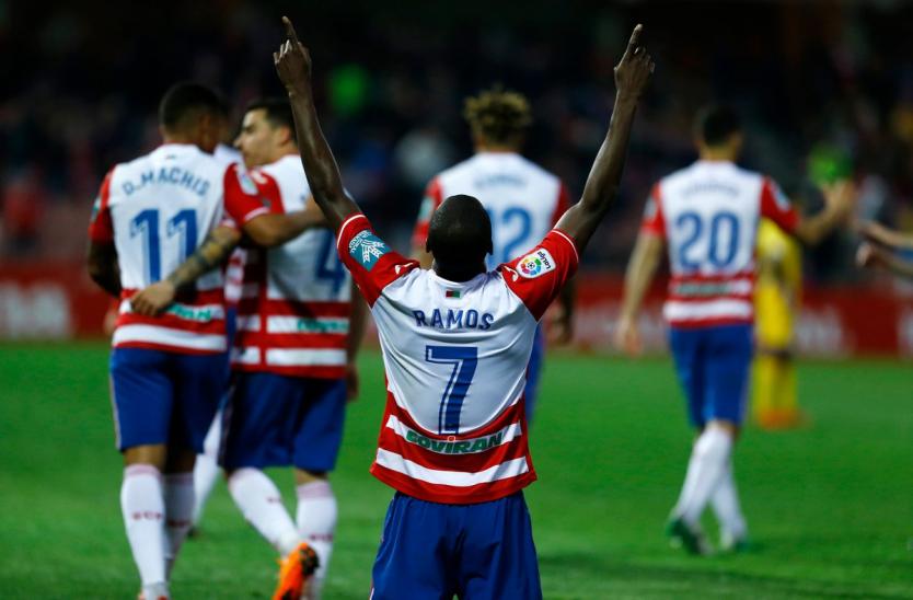 Adrián Ramos celebrando un gol con el Granada