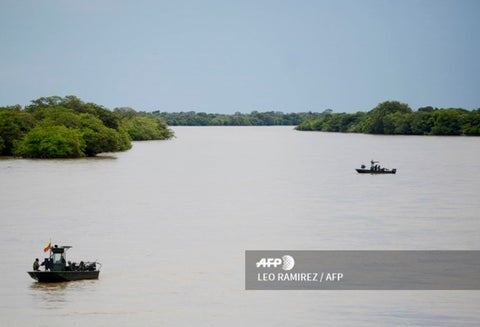 La Armada Nacional patrullando sobre el Río Arauca