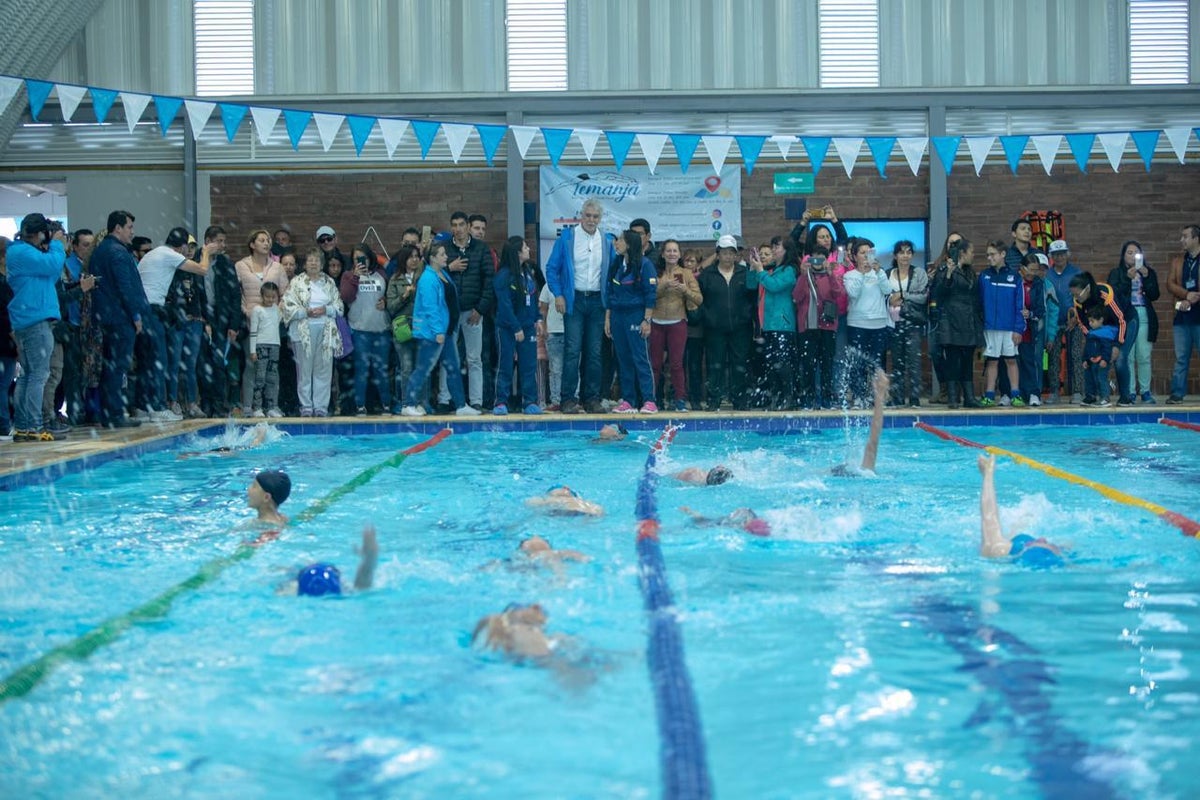 Piscina pública en la localidad de Bosa