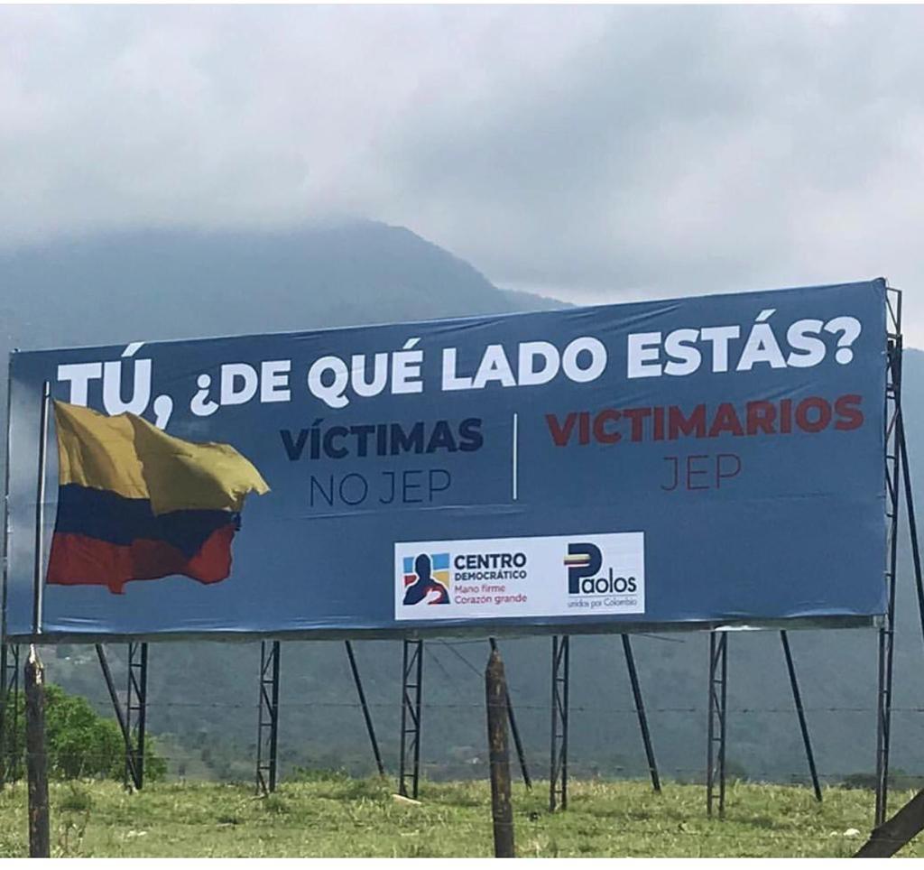 La pieza gráfica tiene los logos del Centro Democrático y de “Los Paolos”