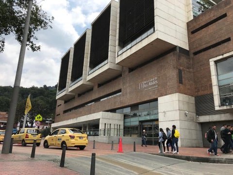 Fachada de la Universidad de Los Andes, en Bogotá